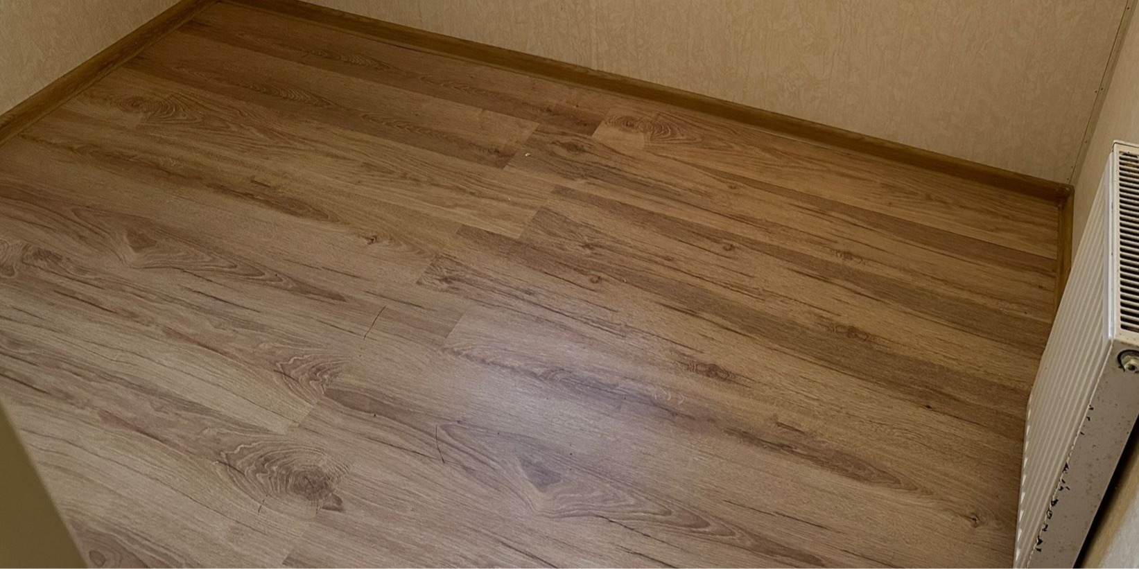 Lamināta grīda-istaba